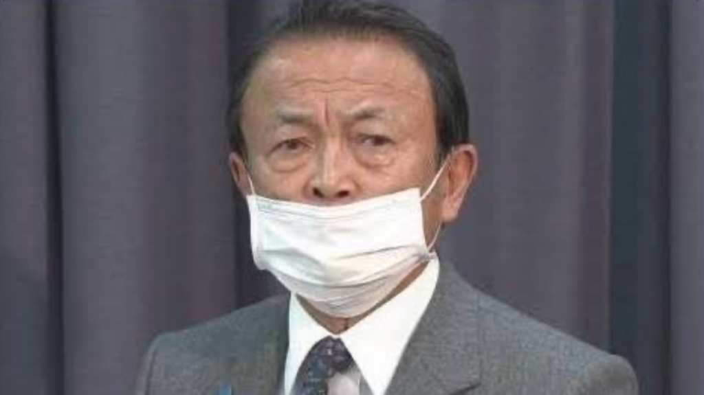 麻生太郎副総理のマスク姿４