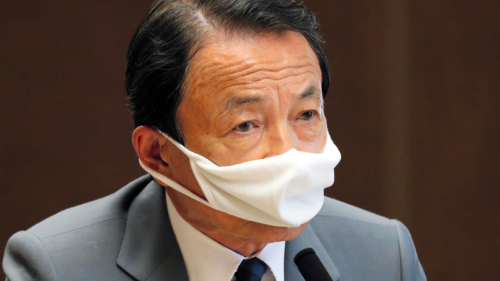 麻生太郎副総理のマスク姿２