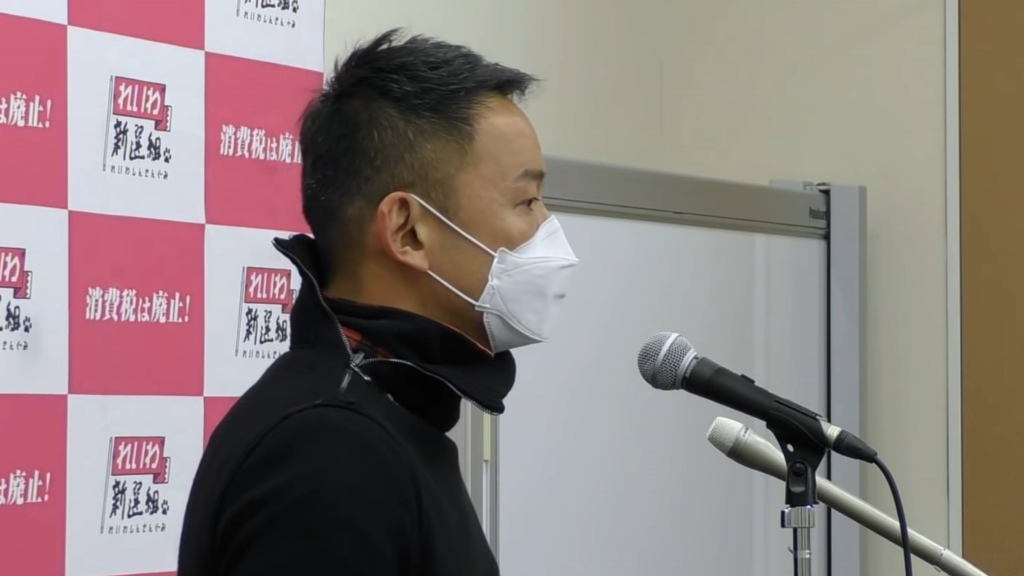 山本太郎が着用しているKF94マスク「エアウォッシャー」その1