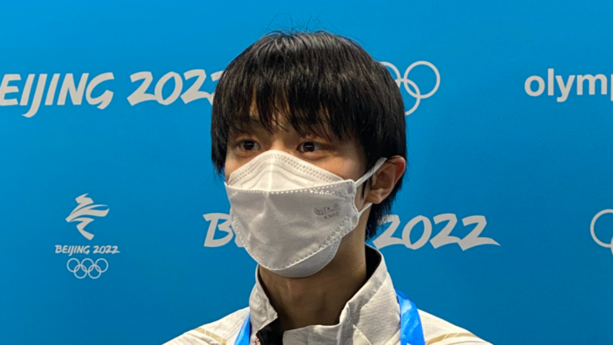 羽生結弦がオリンピック記者会見で着用している立型体マスクはどこの 